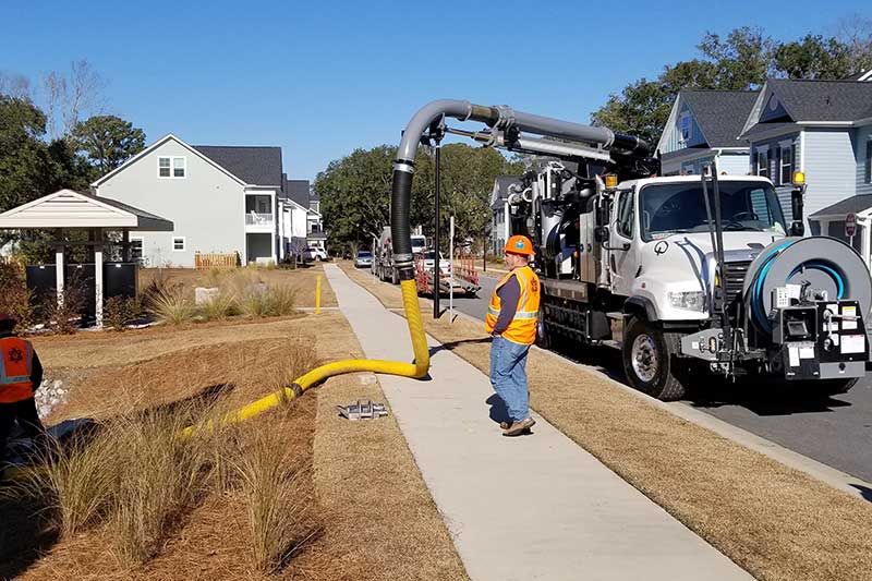 Vac-Con Recycler - men working in residential location